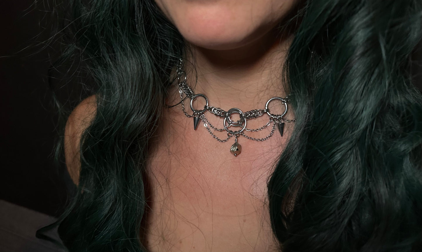 Perysike // Necklace with pyrite and spikes