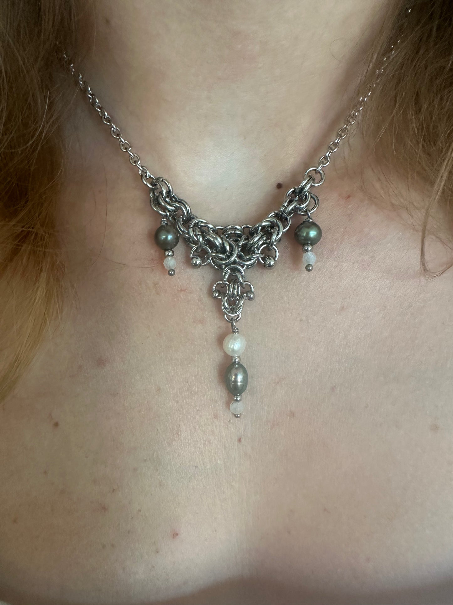 Kleine Kette mit Süßwasserperlen