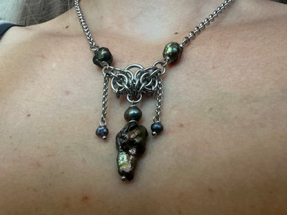 Kette mit Perlen