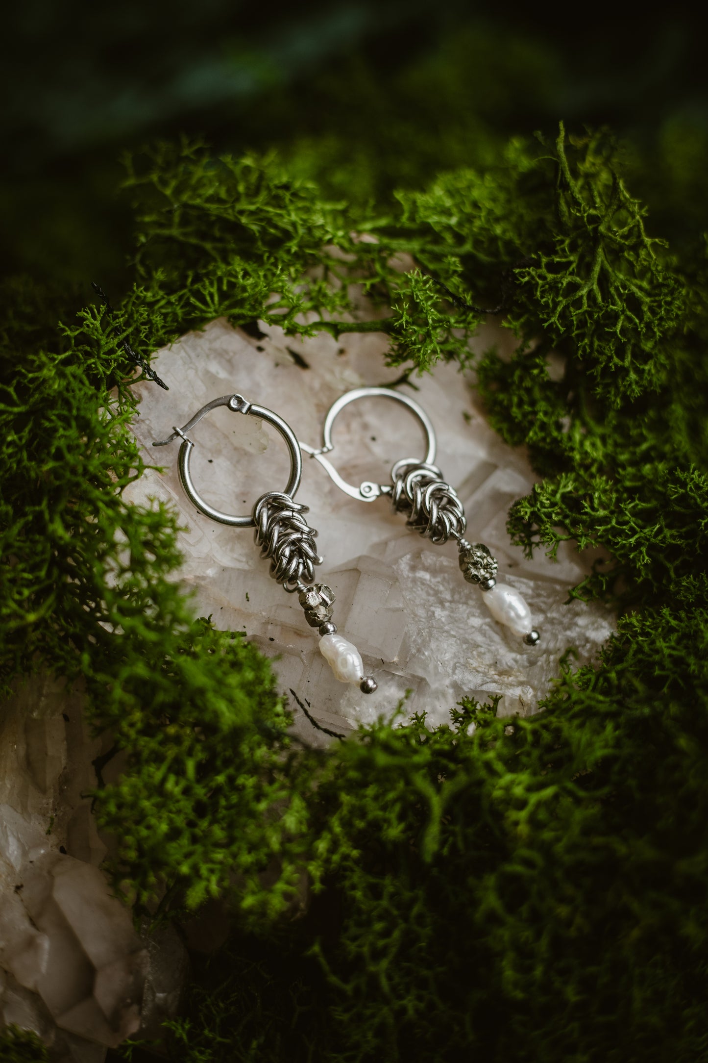 Sinope // Earring with pyrite and pearl